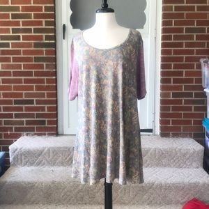 Ladies LuLaRoe Perfect Tee multi color/block